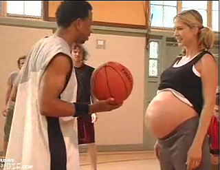 Pregnant Jenna Elfman Talks A Good Game